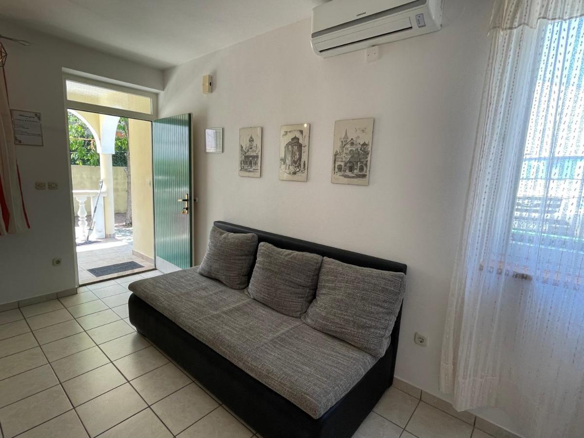 Apartments Antonija Punta Skala Next To Falkensteiner Resort Petrcane Exterior foto