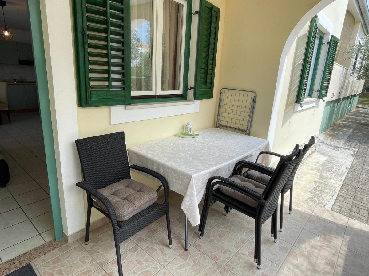 Apartments Antonija Punta Skala Next To Falkensteiner Resort Petrcane Exterior foto