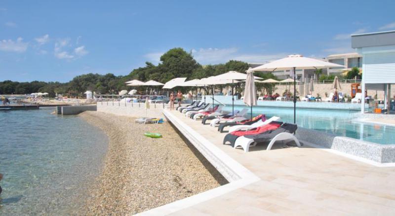 Apartments Antonija Punta Skala Next To Falkensteiner Resort Petrcane Exterior foto