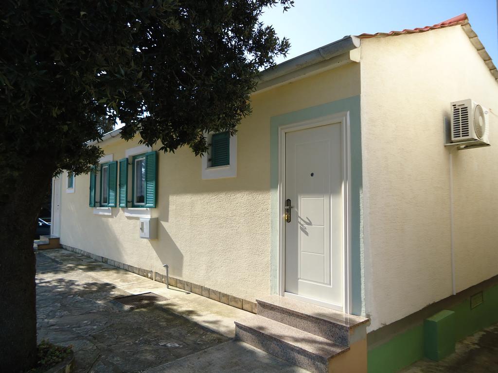 Apartments Antonija Punta Skala Next To Falkensteiner Resort Petrcane Exterior foto