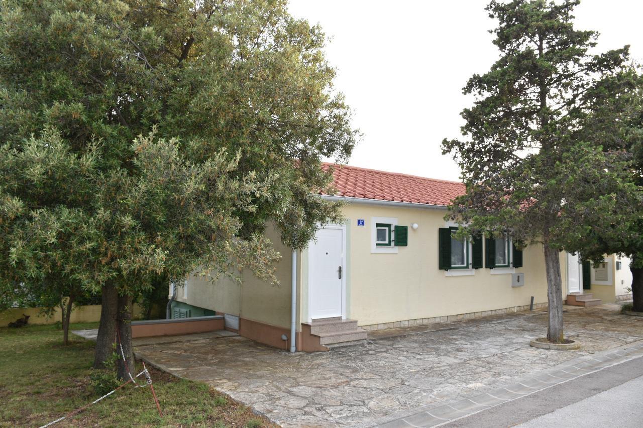 Apartments Antonija Punta Skala Next To Falkensteiner Resort Petrcane Exterior foto