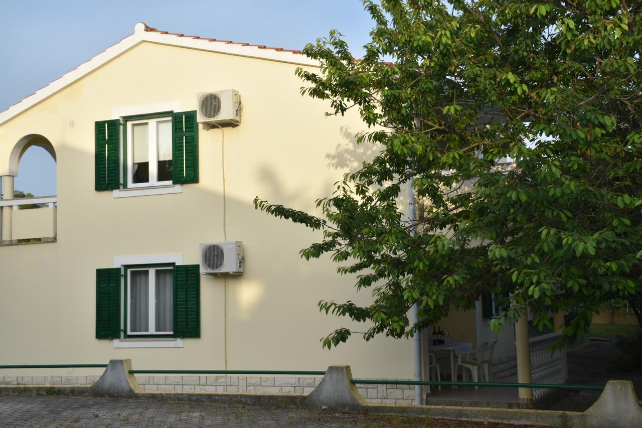 Apartments Antonija Punta Skala Next To Falkensteiner Resort Petrcane Exterior foto