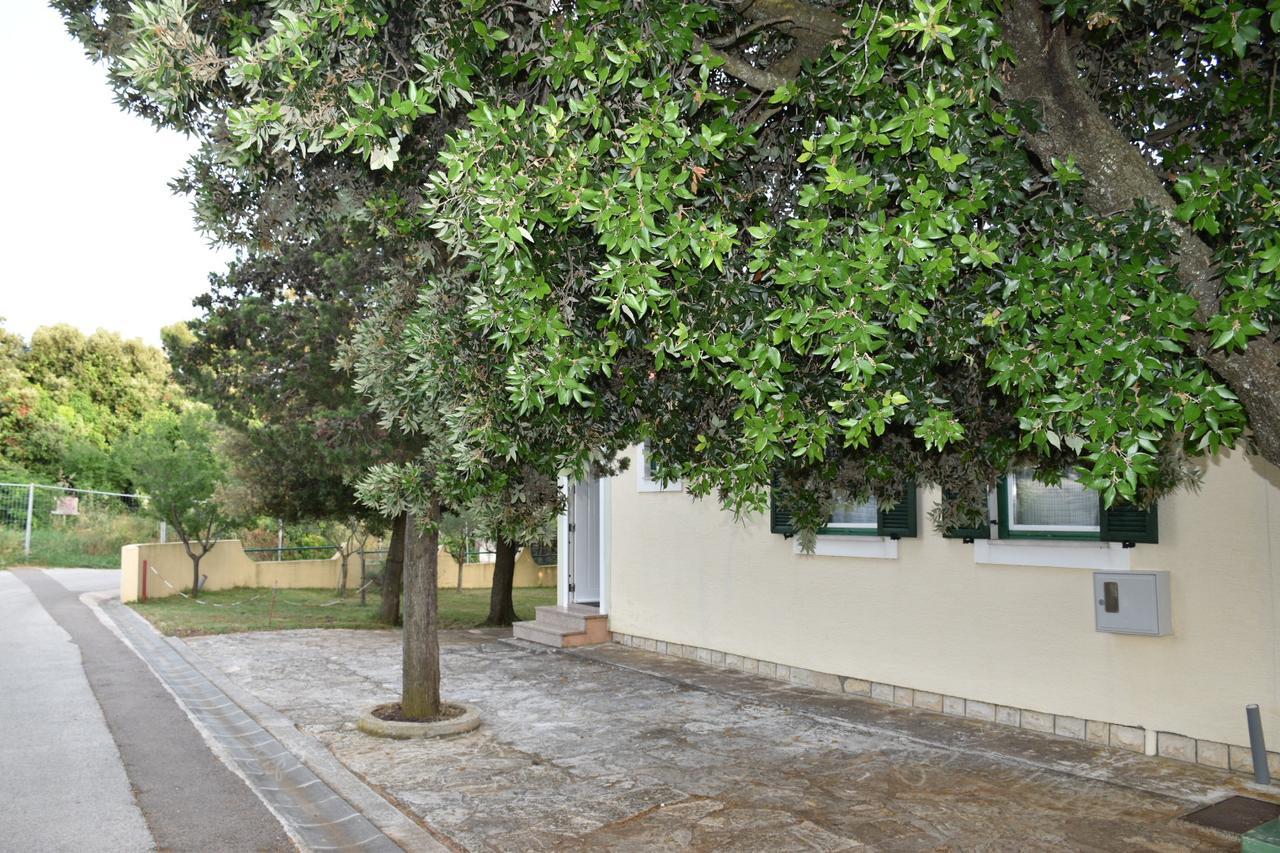 Apartments Antonija Punta Skala Next To Falkensteiner Resort Petrcane Exterior foto