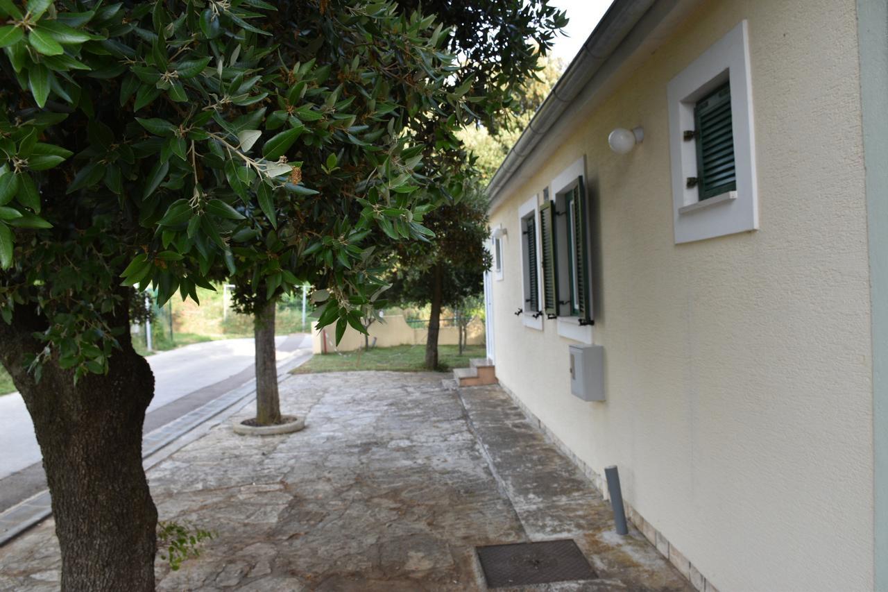 Apartments Antonija Punta Skala Next To Falkensteiner Resort Petrcane Exterior foto
