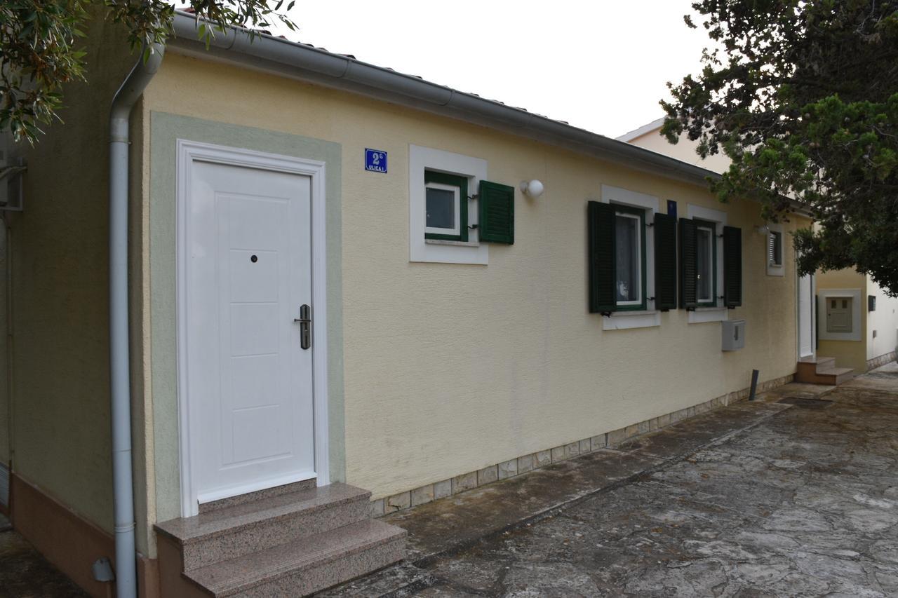 Apartments Antonija Punta Skala Next To Falkensteiner Resort Petrcane Exterior foto